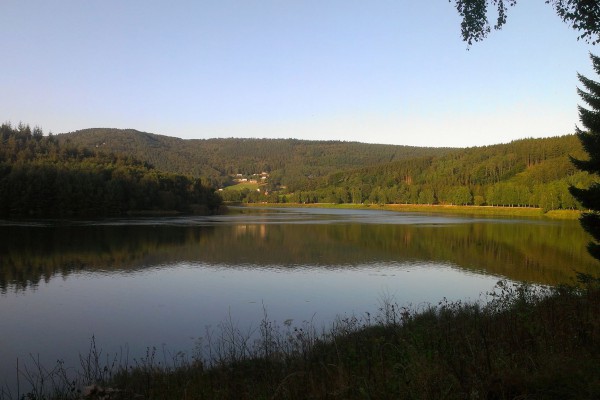 Walk around the lake in Coo